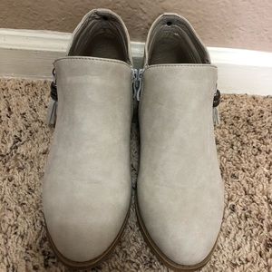Low cut boots. Grey. Size 8.